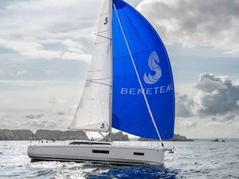 Hyr en Bénéteau Oceanis 37.1 Arzon 