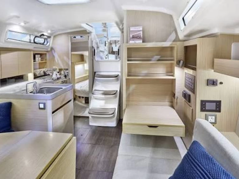 Hyra Segelbåt  med eller utan skeppare Bénéteau Arzon 