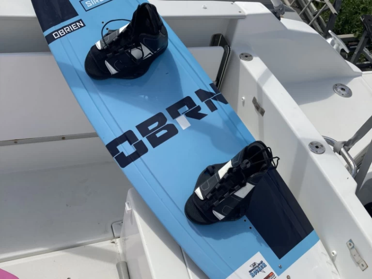 Hyr en Jeanneau Cap Camarat 7.5 CC Arzon 