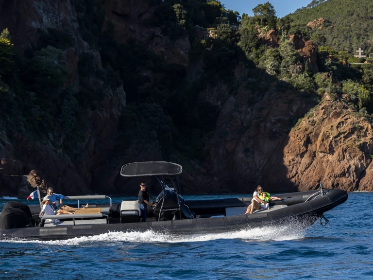 Hyr en Narwhal Fast 1100 Cannes 