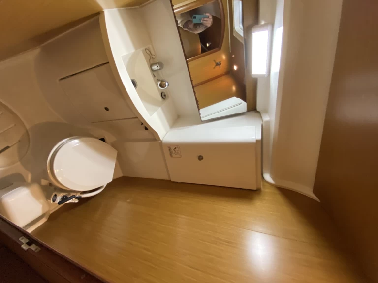 Hyra Segelbåt  med eller utan skeppare Jeanneau Kos  