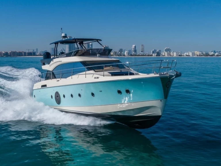 Yacht charter Dubai Marina billig Sunseeker 60