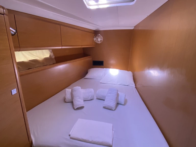 Jeanneau Jeanneau 53 charter bareboat eller skeppad i Alimos