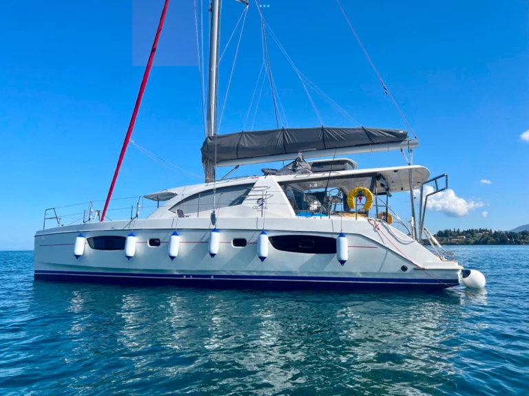 Leopard Leopard 44 charter bareboat eller skeppad i Korfu