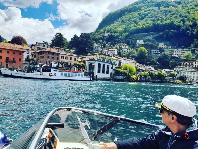 Uthyrning Motorbåt  Molinari med en båtlicens 