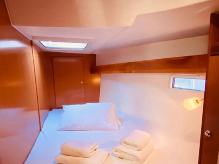 Hyra Segelbåt  med eller utan skeppare Bavaria Kavála 