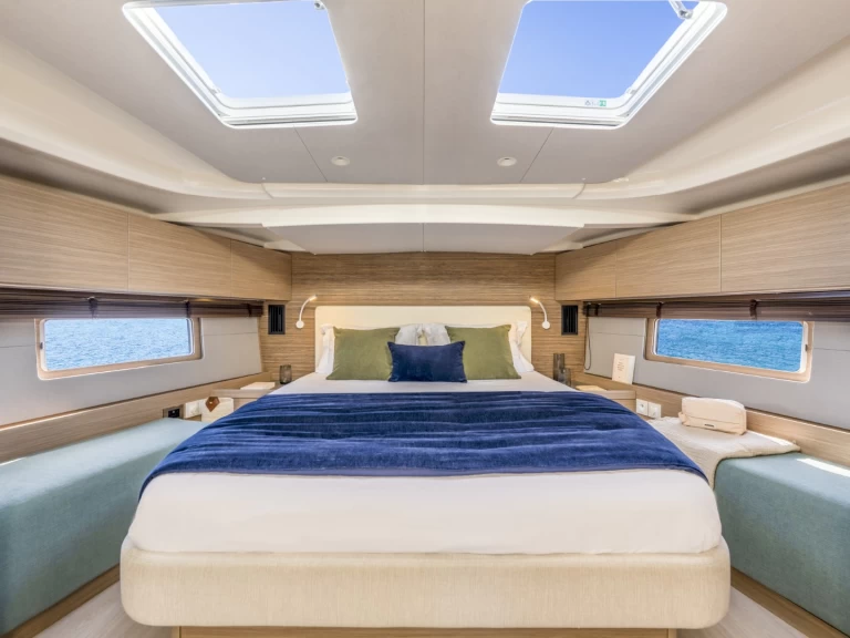 Bénéteau Oceanis 52 (owner version) charter bareboat eller skeppad i Split 