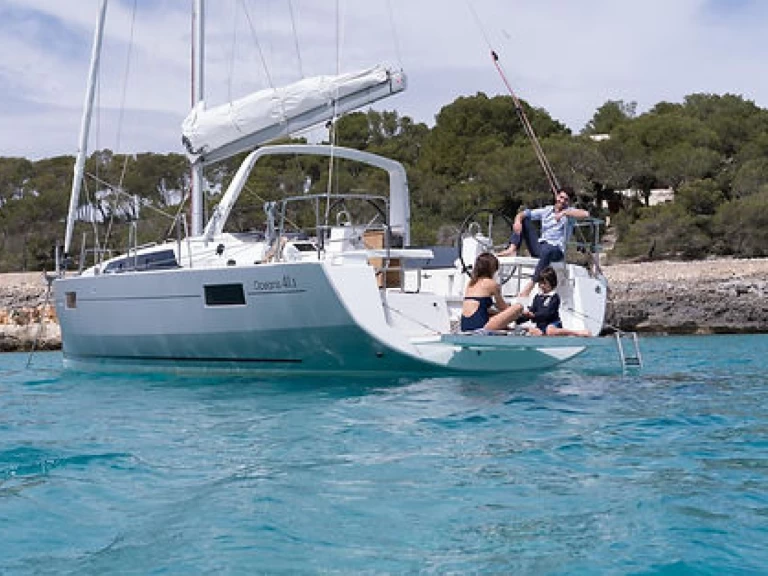 Hyr en Bénéteau Oceanis 41.1 Port Grimaud 