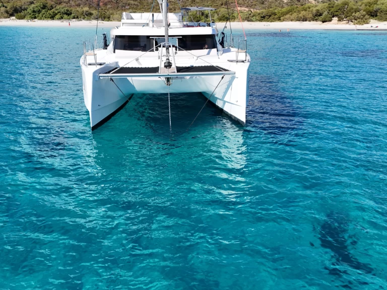 Aventura Aventura 45 charter bareboat eller skeppad i Port Grimaud