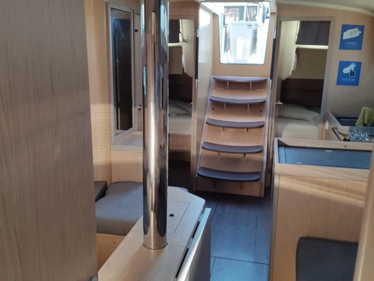 Hyra Segelbåt  med eller utan skeppare Bénéteau Salerno 