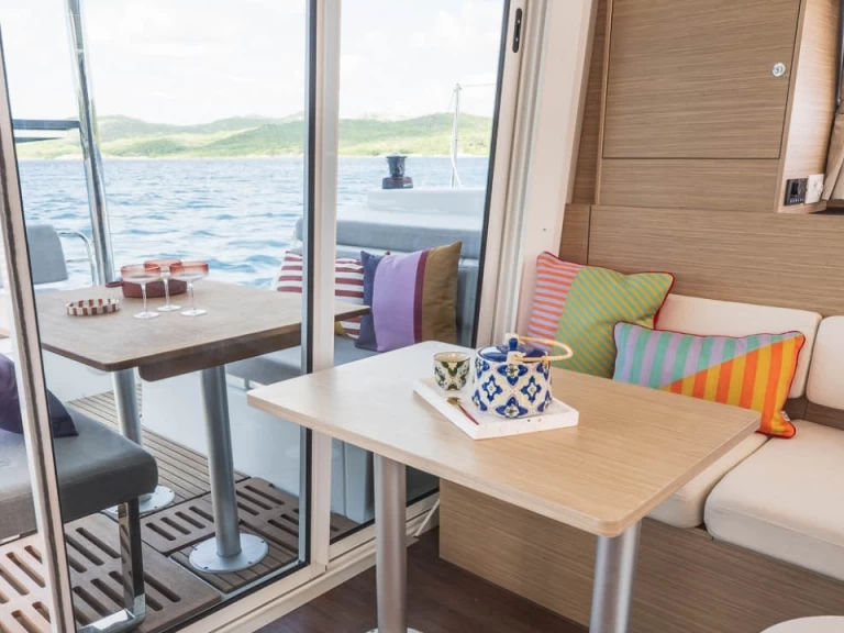 Lagoon Lagoon 38 charter bareboat eller skeppad i Gouvia