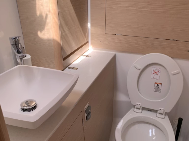 Dufour Dufour 390 Grand Large charter bareboat eller skeppad i Rhodes (City)