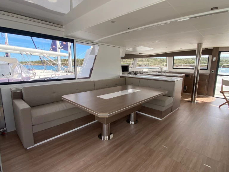 Bali Bali 5.4 charter bareboat eller skeppad i Golfo Aranci