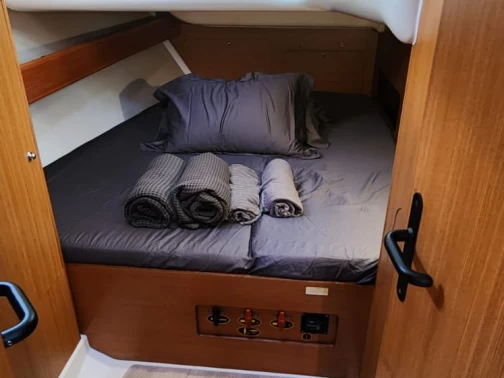 Uthyrning Segelbåt  Bénéteau med en båtlicens 