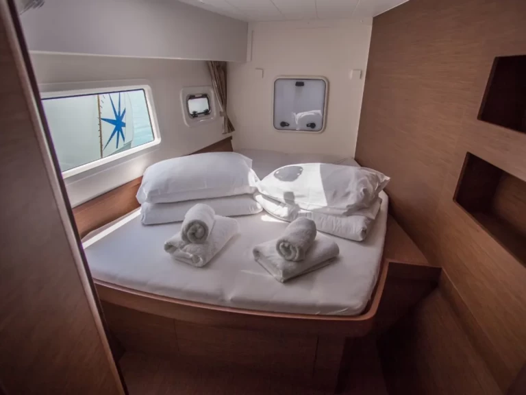 Lagoon Lagoon 42 charter bareboat eller skeppad i Ko Samui Island (Koh Samui Island)