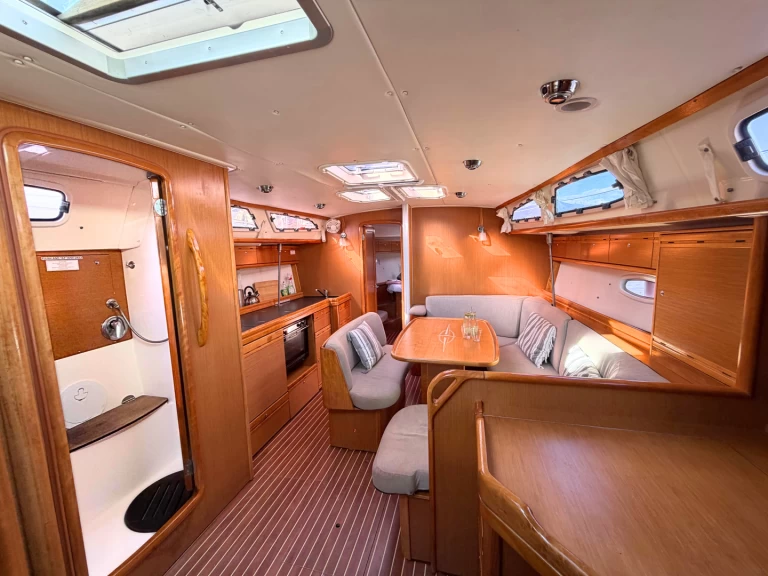 Segelbåt  för uthyrning Vlycho till det bästa priset 