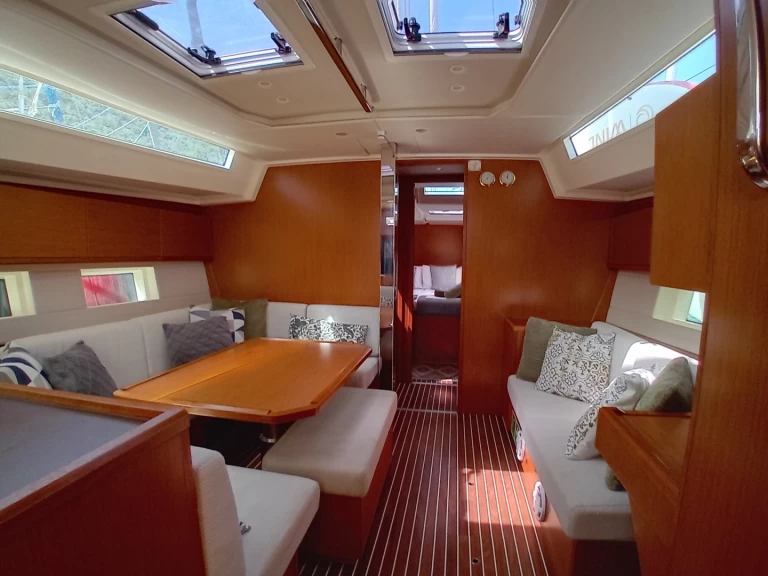 Bavaria Bavaria C45 Holiday charter bareboat eller skeppad i Vlycho