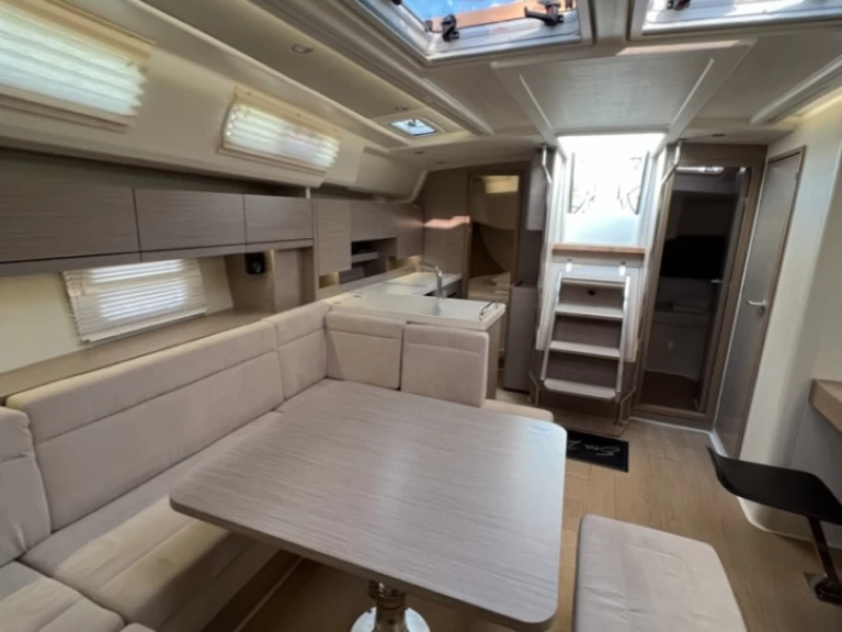 Hanse Hanse 458 charter bareboat eller skeppad i Kos 