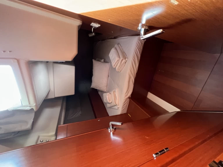 Bénéteau Oceanis 41.1 charter bareboat eller skeppad i Rhodes (City)