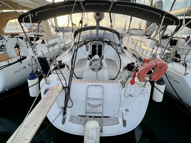 Dufour Dufour 34 charter bareboat eller skeppad i Rhodes (City)