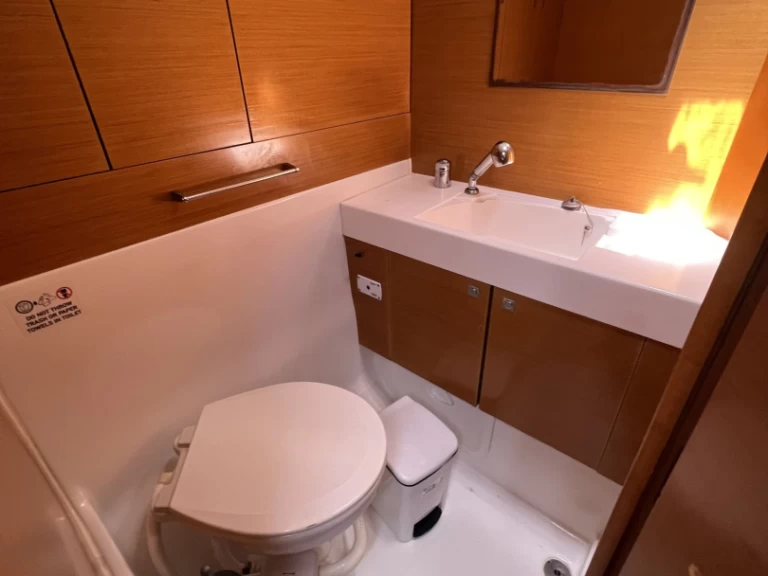 Jeanneau Sun Odyssey 509 charter bareboat eller skeppad i Kos 