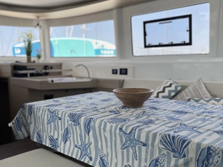 Katamaran  för uthyrning Alimos till det bästa priset 