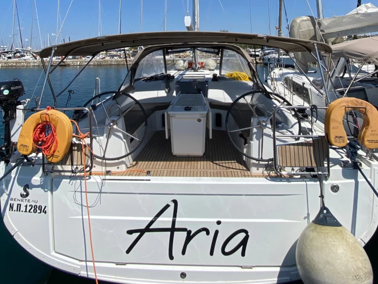 Yacht charter Lefkáda billig Oceanis 40.1 (3 double and 1 bunk beds)