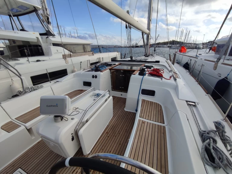 Yacht charter Lavrio billig Sun Odyssey 519