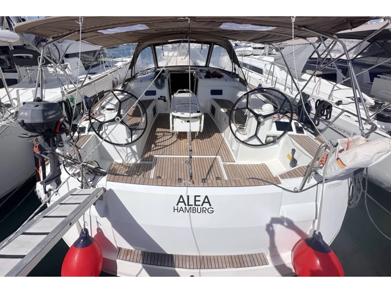 Jeanneau Sun Odyssey 519 charter bareboat eller skeppad i Talamona