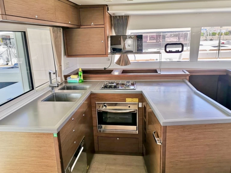 Uthyrning Katamaran  Lagoon med en båtlicens 