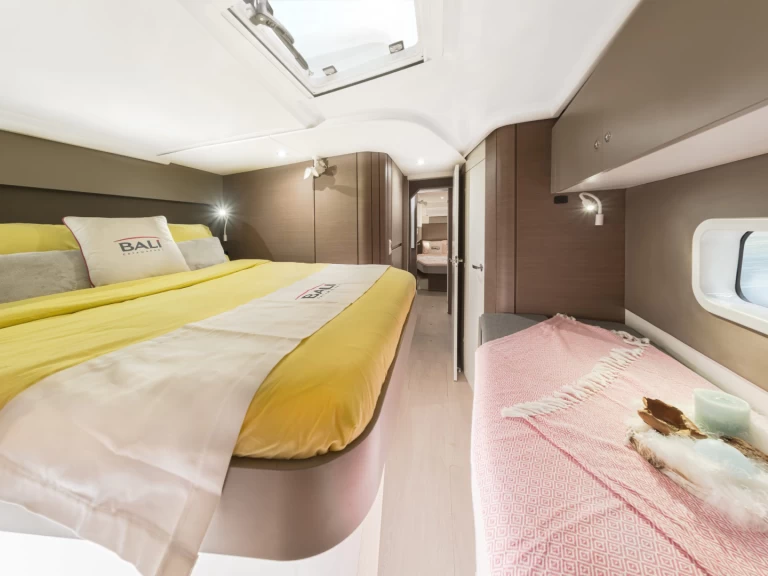 Yacht charter Capo d'Orlando billig Bali Catspace 2025