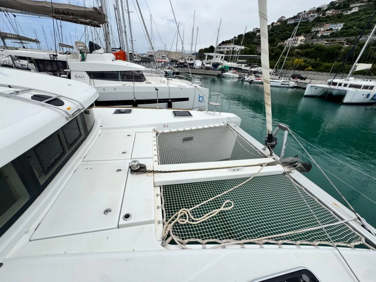 Lagoon Lagoon 40 charter bareboat eller skeppad i Capo d'Orlando