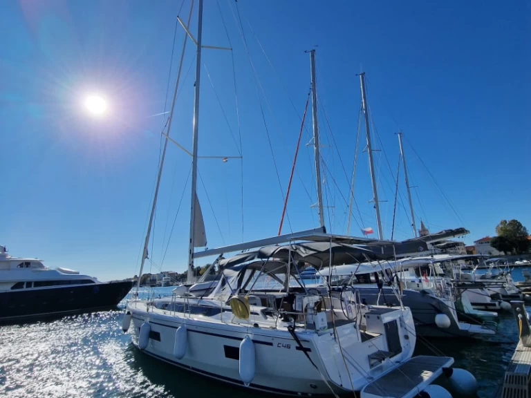 Bavaria Bavaria C46 charter bareboat eller skeppad i Zadar