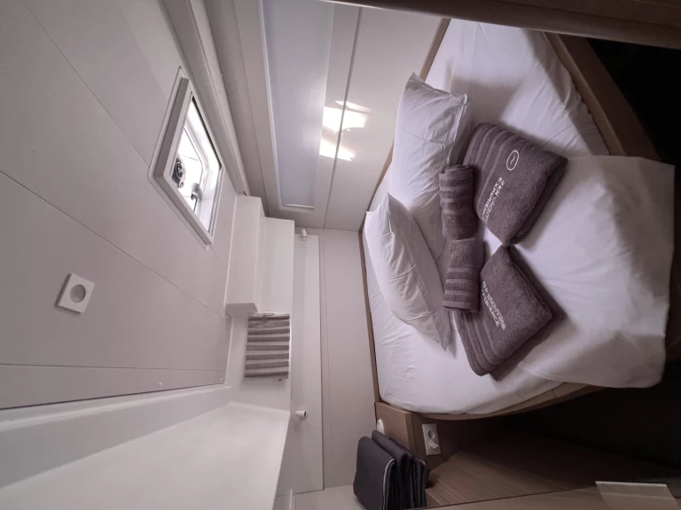 Lagoon Lagoon 40 charter bareboat eller skeppad i Gouvia