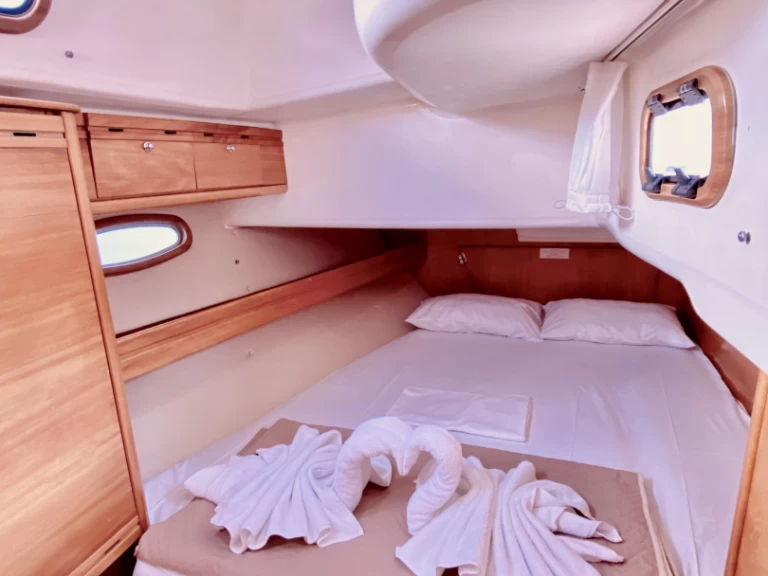 Uthyrning Segelbåt  Bavaria med en båtlicens 