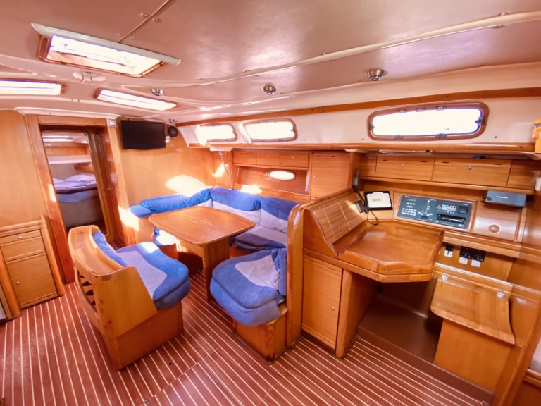 Bavaria Cruiser 46 charter bareboat eller skeppad i Lefkáda