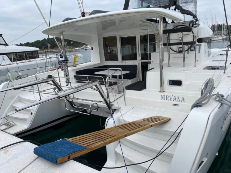 Lagoon Lagoon 39 charter bareboat eller skeppad i Pula 
