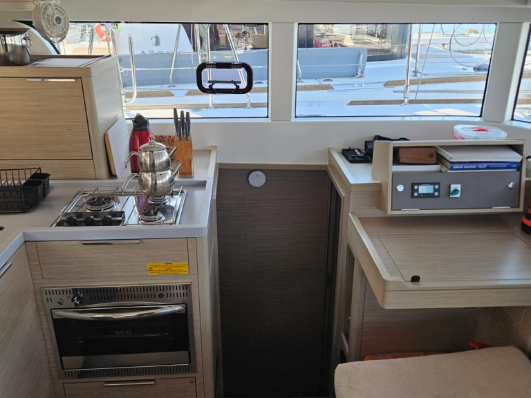 Uthyrning Katamaran  Lagoon med en båtlicens 