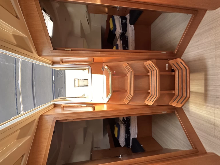 Bavaria Cruiser 46 charter bareboat eller skeppad i Trogir 