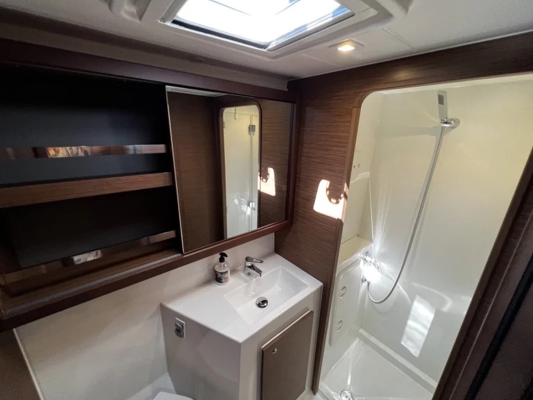 Lagoon Lagoon 42 charter bareboat eller skeppad i Ibiza Town