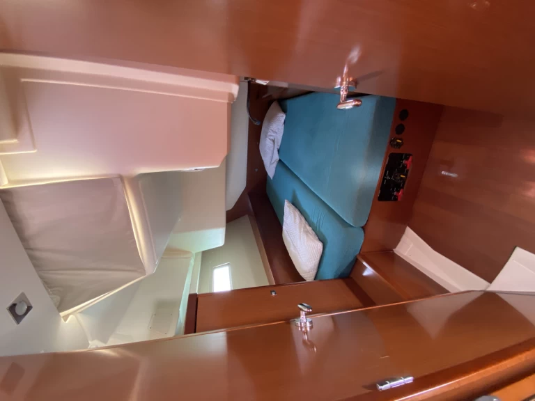 Uthyrning Segelbåt  Bénéteau med en båtlicens 