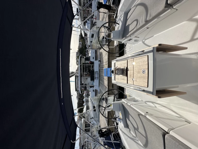 Uthyrning Cugnana Verde - Bénéteau Oceanis 40.1 av Samboat 