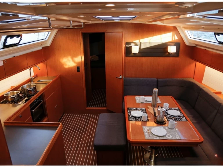 Hyr en Bavaria Cruiser 46 Olbia 