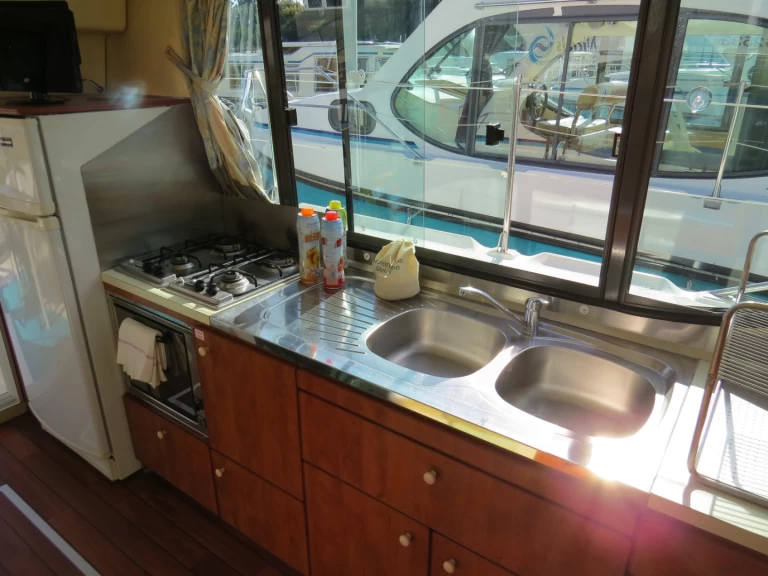 Hyra Kanalbåt med eller utan skeppare Nicols Yacht Grez-Neuville 