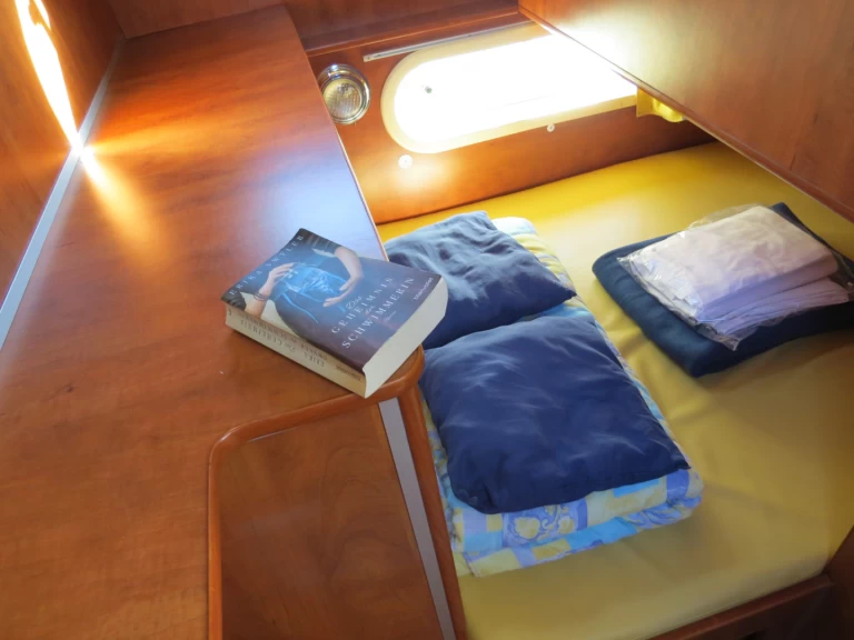 Nicols Yacht Confort Groupe XL 8-12 p. charter bareboat eller skeppad i Sablé-sur-Sarthe