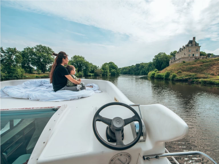 Uthyrning Kanalbåt Nicols Yacht med en båtlicens 