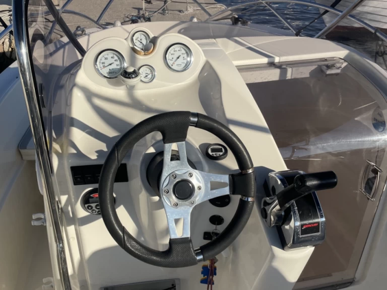 Quicksilver Activ 555 Open charter bareboat eller skeppad i Rab