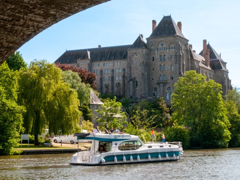 Uthyrning Grez-Neuville - Nicols Yacht Premium Groupe XL 8-12 p. av Samboat 