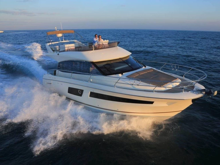 Yacht charter Giardini-Naxos billig Prestige 450 Fly