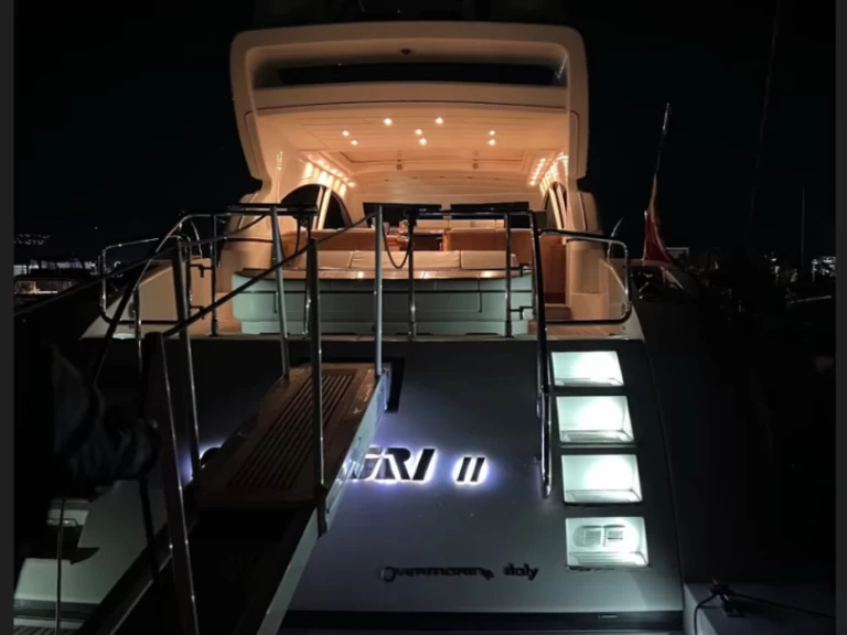 Yacht charter Salerno billig Mangusta 72
